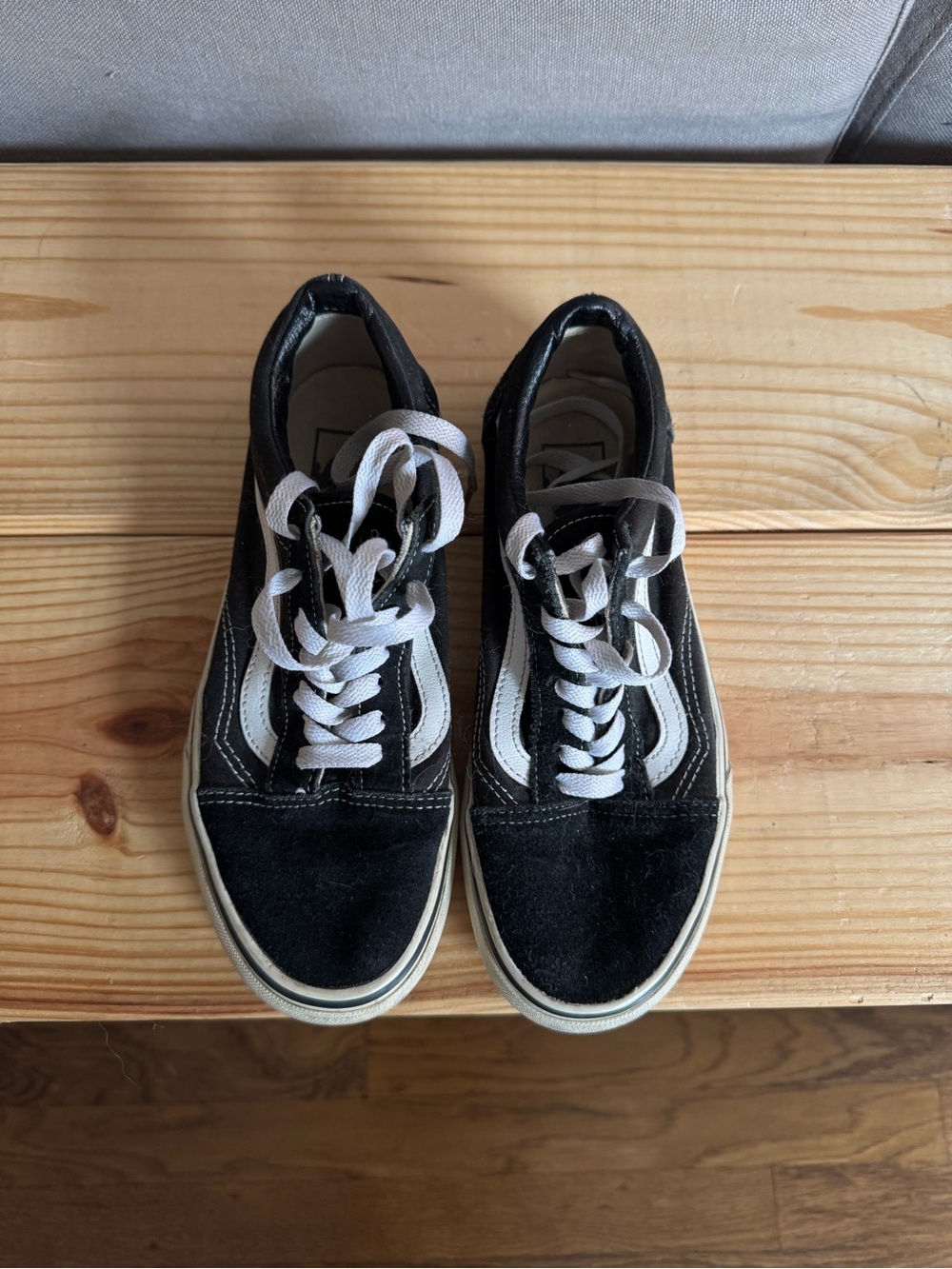 Vans Old School Shoe (Black & White Low-Top Canvas Sneakers)